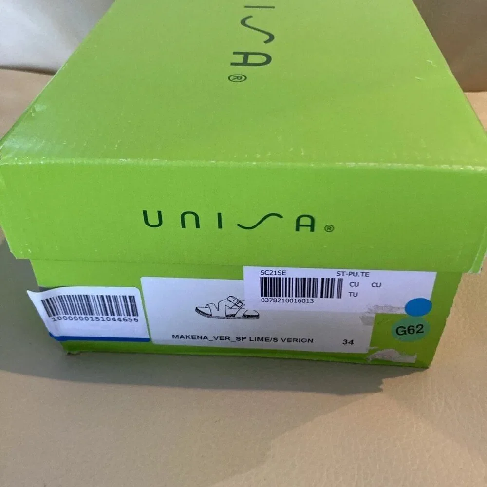 NEW - Unisa Girl’s; Sandals Makena - SIZE 3 YOUTH, 34 EU